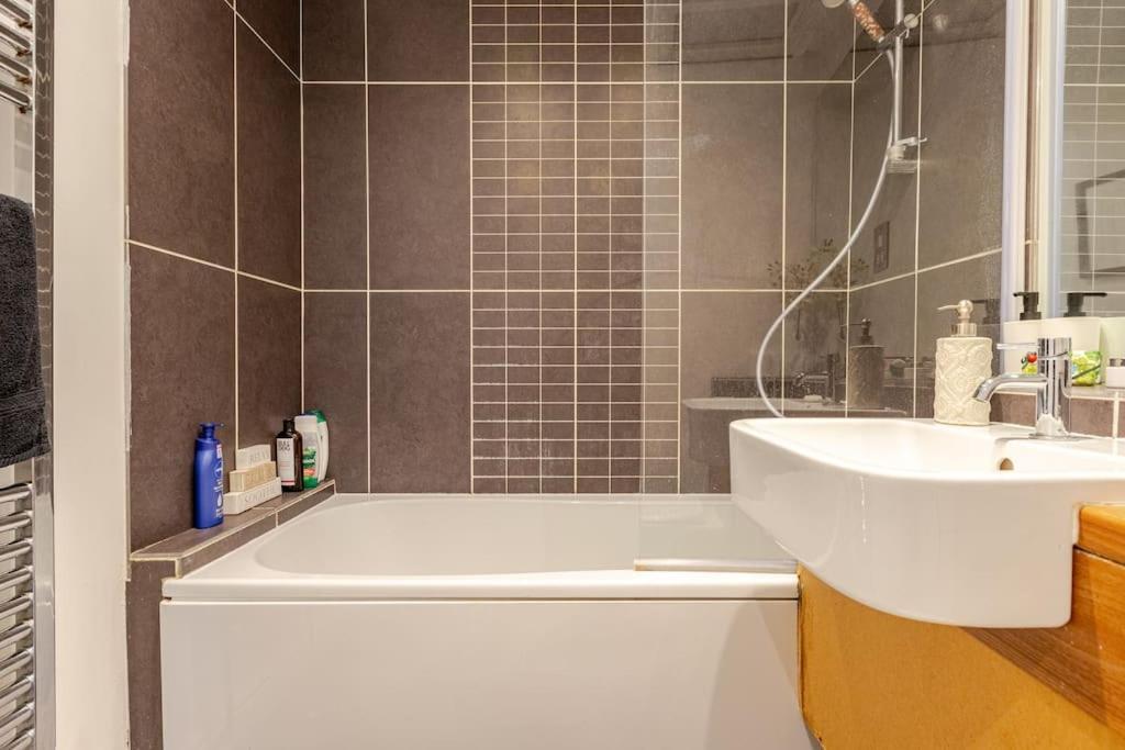 2 Bedroom Flat In St Johns Wood London Exterior photo